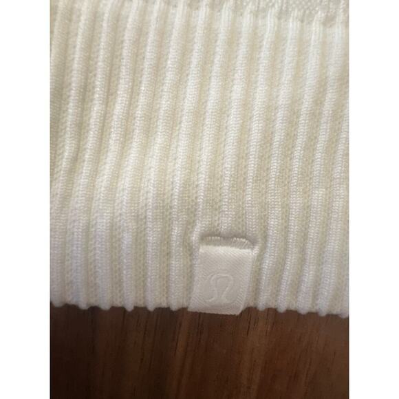 Lululemon long sleeve top white Xsmall/Small Women’s has thumb holes - Picture 4 of 4